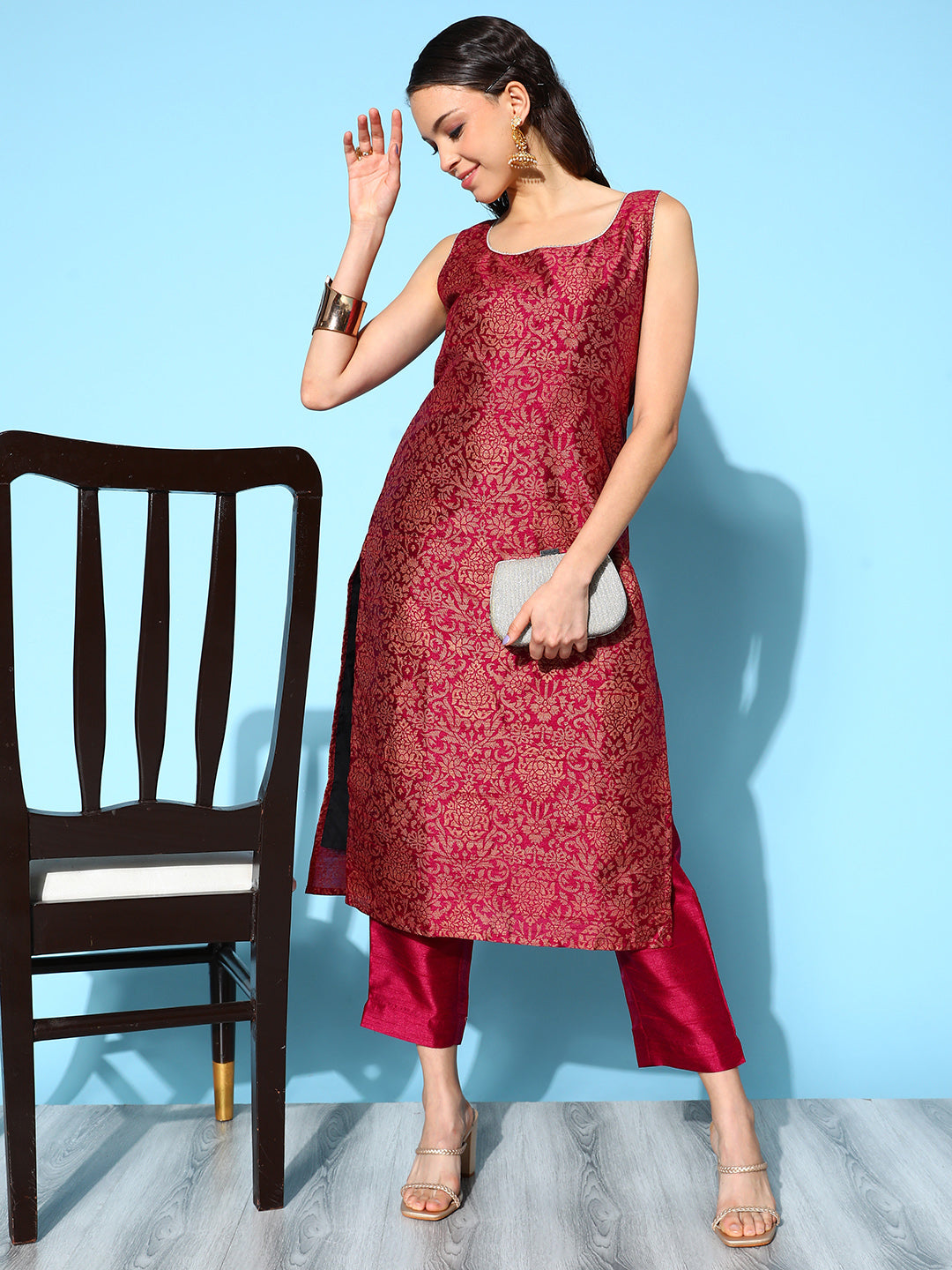 Ahalyaa Burgundy Ethnic Motif Woven Design Sleeveless Kurta