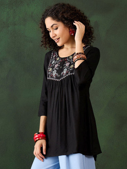 Sangria Women Floral Embroidered Round Neck Top