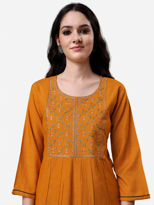 Sangria Women Floral Embroidered Longline Top